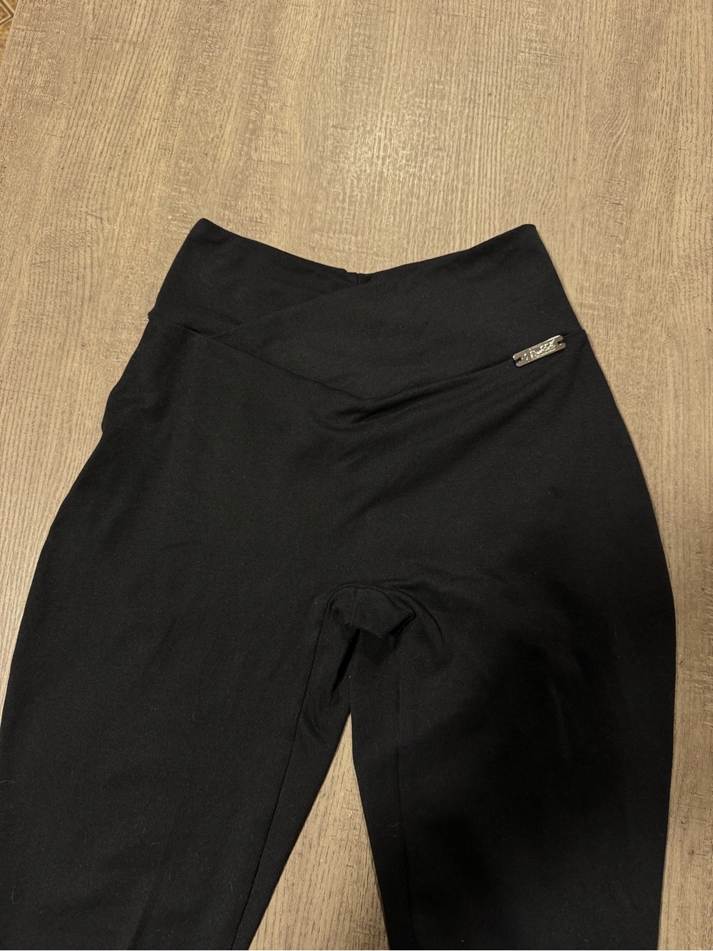 Bombshell Sportswear Toggle V Leggings